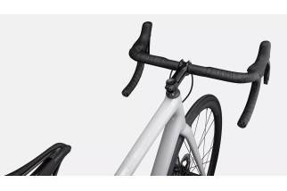 S-Works Aethos : le vélo de route ultraléger et performant pour cyclistes exigeants
